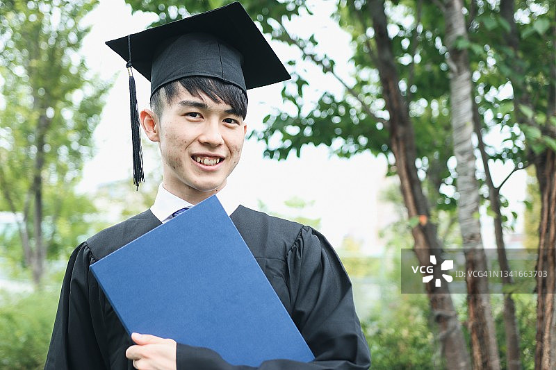 亚洲学生毕业肖像图片素材