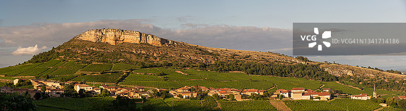 可以俯瞰韦尔吉松村的韦尔吉松岩石图片素材