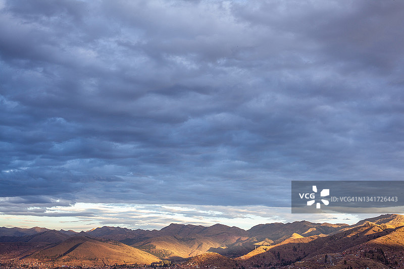 秘鲁葱郁景观灯光图片素材