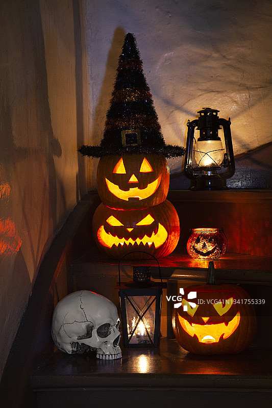 门前台阶万圣节装饰南瓜图片素材