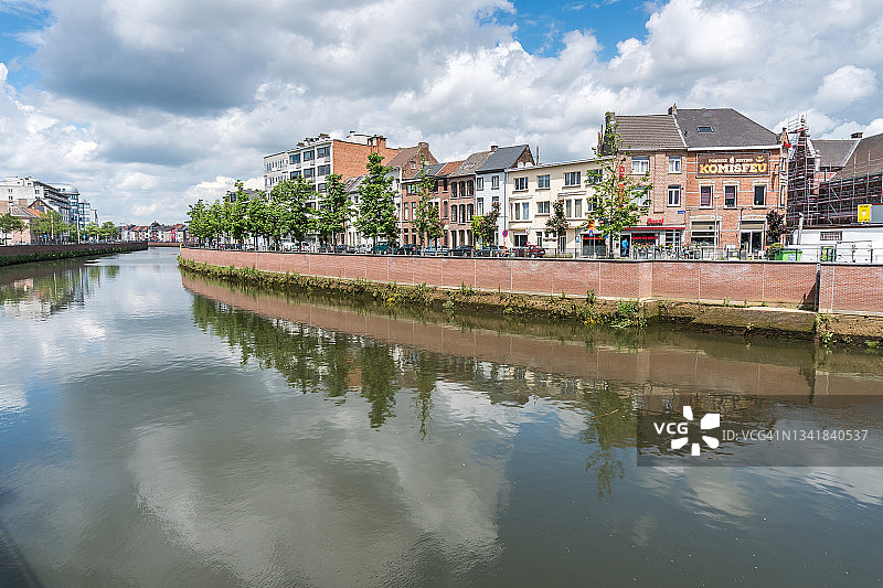 穿过梅赫伦市的代勒河图片素材