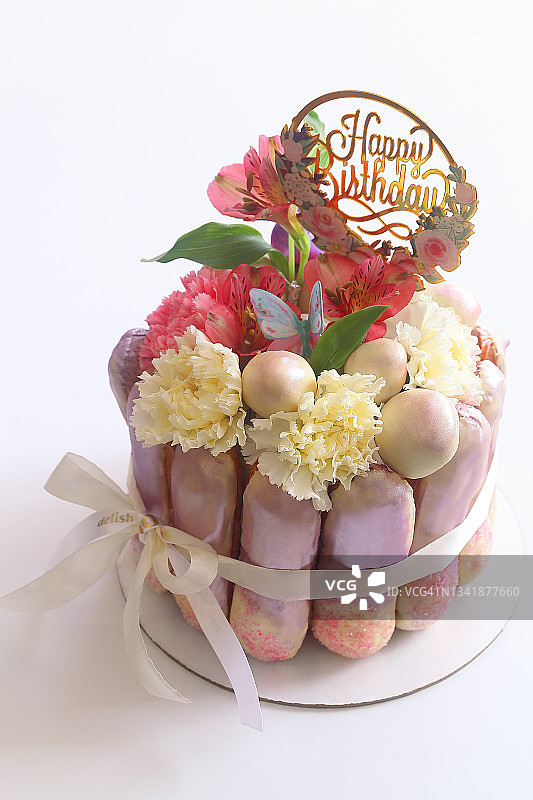 夏洛特闪电泡芙生日蛋糕图片素材