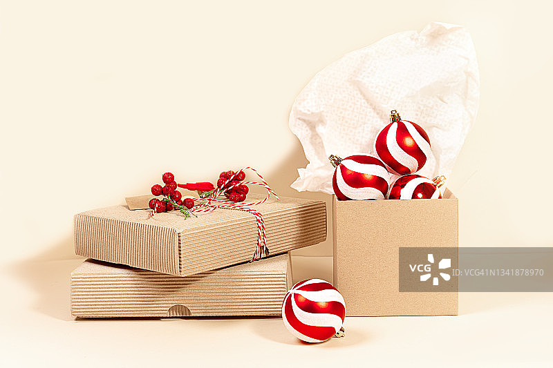 圣诞礼物礼品祝贺冬季节日和黑色星期五概念DIY礼盒图片素材