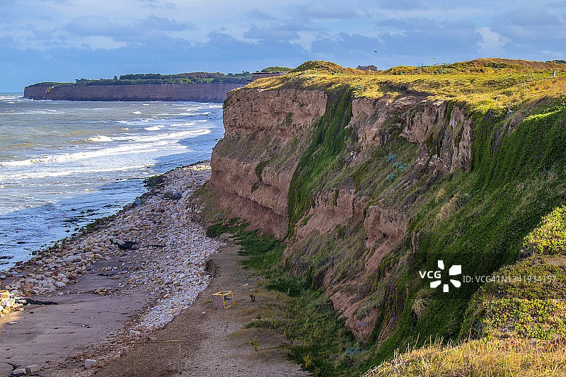 阿根廷布宜诺斯艾利斯马德普拉塔：悬崖、岩石、海滩和海洋景观图片素材