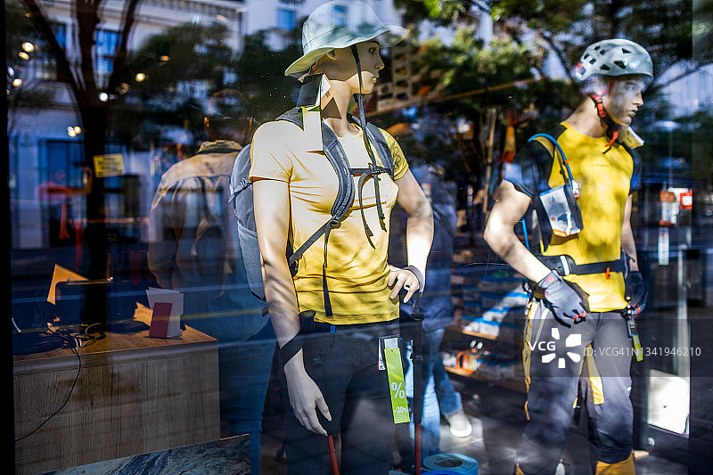 户外商店橱窗图片素材