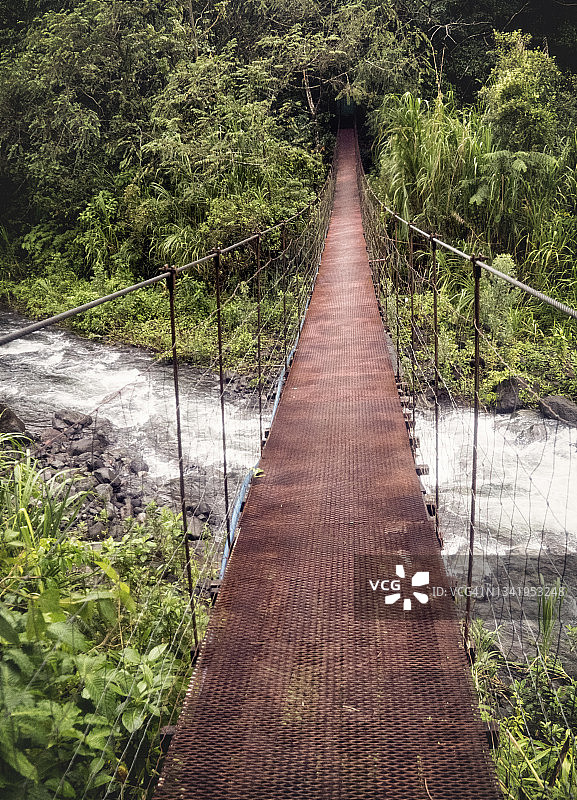 哥斯达黎加的河上大桥图片素材