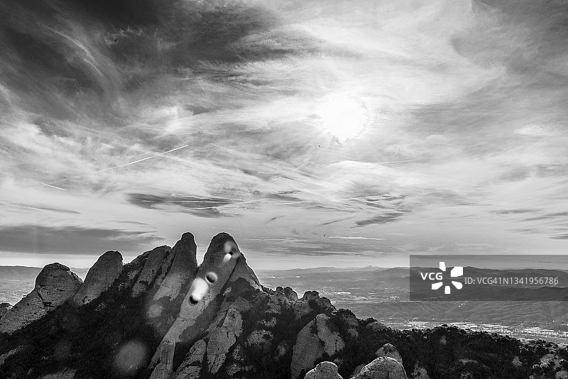 蒙特塞拉特山峰图片素材