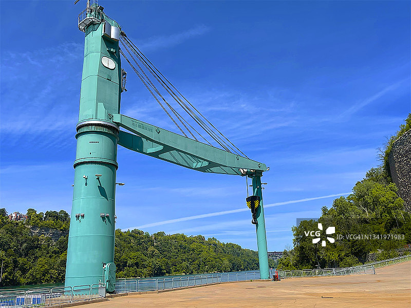 尼亚加拉瀑布尼亚加拉峡谷附近的河边吊车图片素材