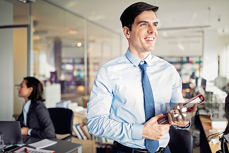 办公室里的商人肖像图片素材