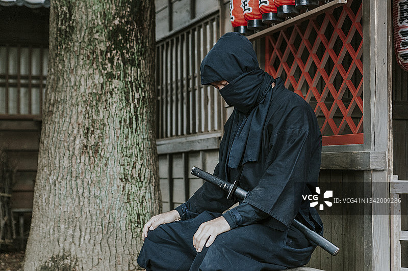 日本传统村落中的忍者图片素材