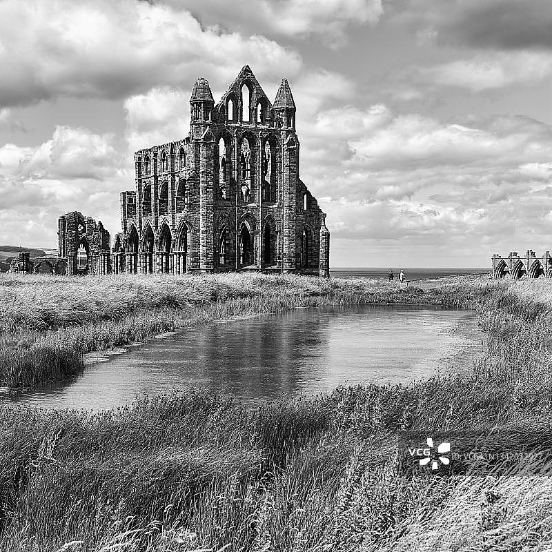 惠特比修道院哥特式修道院遗址，英国约克郡图片素材