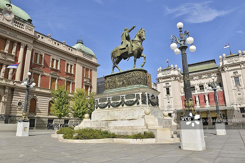 塞尔维亚贝尔 grade 市中心的共和国广场和米哈伊洛王子纪念碑图片素材