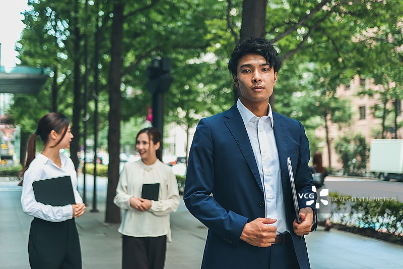 亚洲男商人肖像图片素材