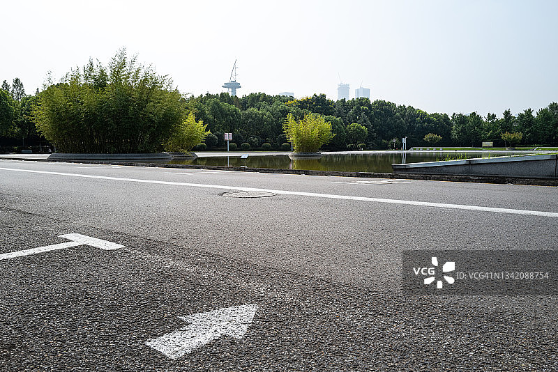 花园里的沥青路图片素材