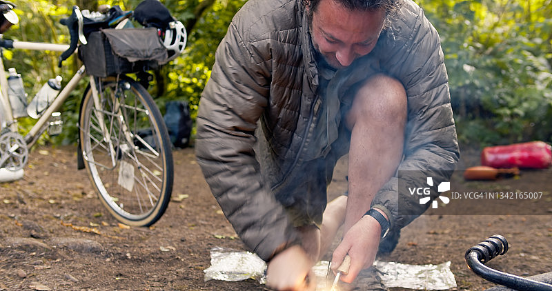 骑行者营地篝火图片素材