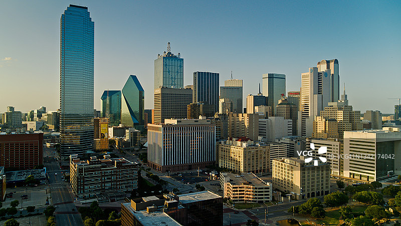 日落时分达拉斯的摩天大楼航拍图片素材