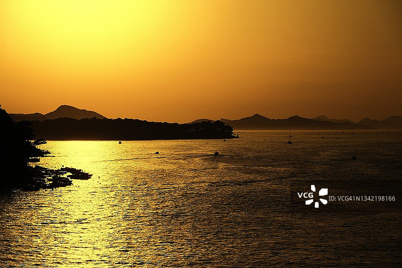 海边日落海岸线图片素材