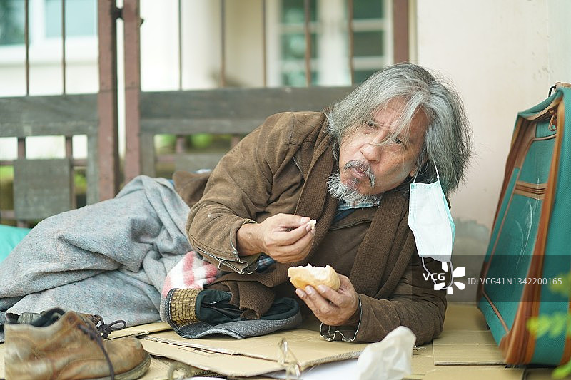 无家可归的年长男人图片素材