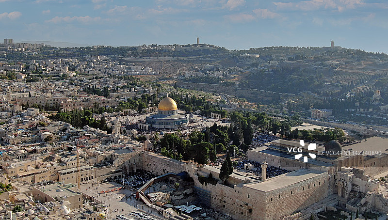 从北部拍摄的耶路撒冷圣殿山和穆斯林区航拍图片素材