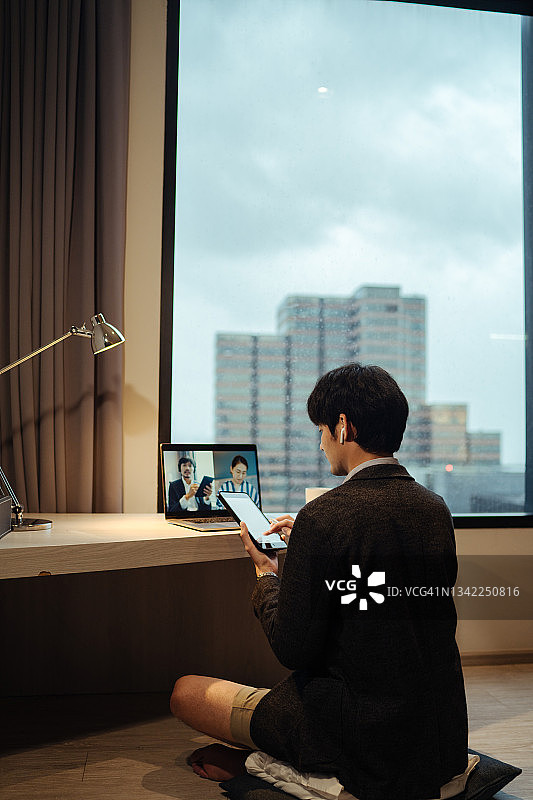 精力充沛的年轻商人发布作品图片素材