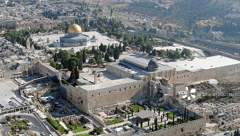 从北部拍摄的耶路撒冷圣殿山和西墙鸟瞰图图片素材