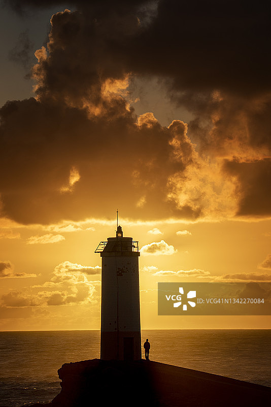 日落时分的龙昆多角图片素材