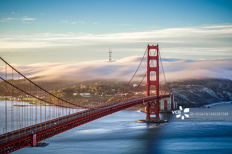旧金山金门大桥云景图片素材