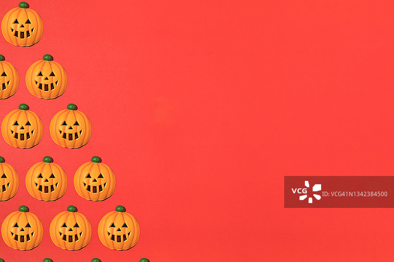 万圣节南瓜灯趣味重复图案，红色背景图片素材