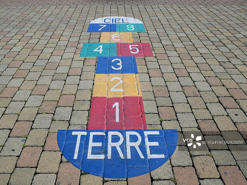 街头儿童游戏绘画图片素材