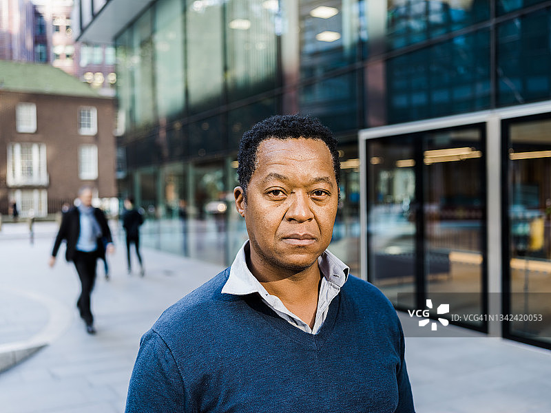 伦敦男子肖像照图片素材