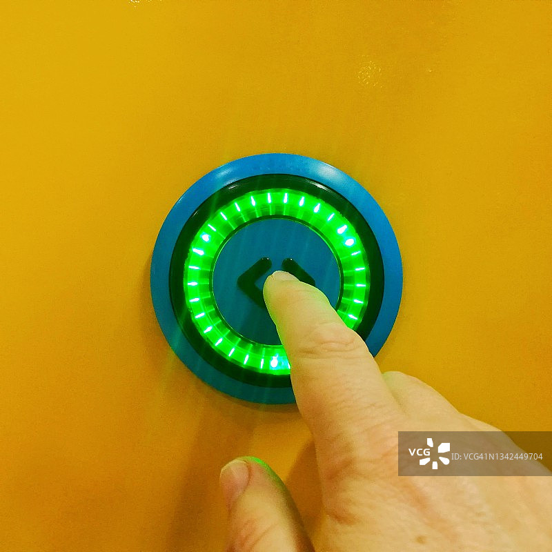 按压开启图片素材