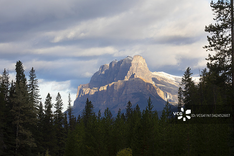 山脉的早晨景色图片素材