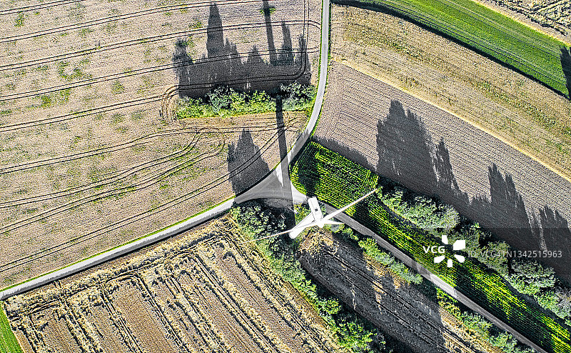 从上方看风力涡轮机图片素材