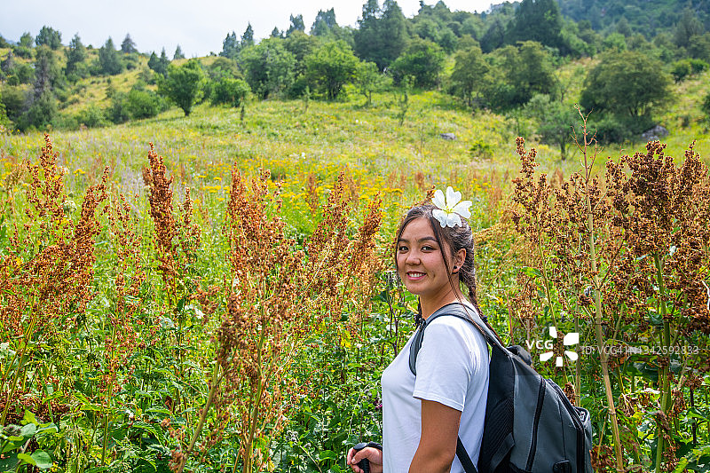 吉尔吉斯斯坦贾拉拉巴德州的迷人萨雷切列克自然保护区图片素材