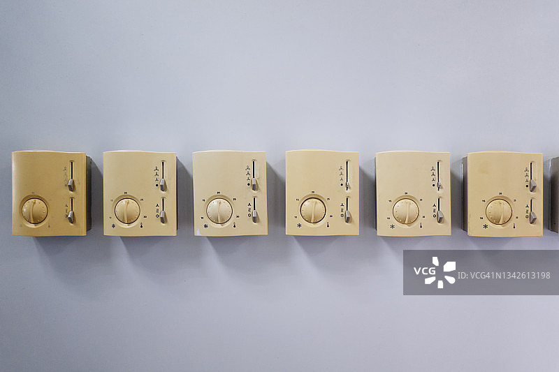 一排空调开关图片素材