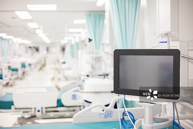 呼吸机监视器，通过插管向患者供氧，ICU/急诊室设置图片素材