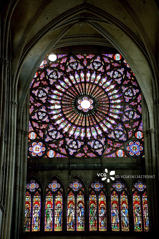特鲁瓦大教堂的哥特式彩色玻璃图片素材