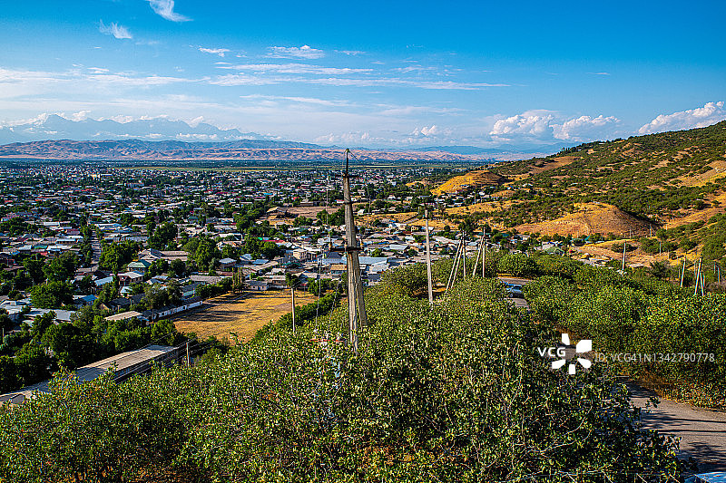 吉尔吉斯斯坦贾拉拉巴德市全景图片素材
