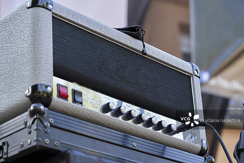 复古风格的贝斯吉他音量控制放大器图片素材