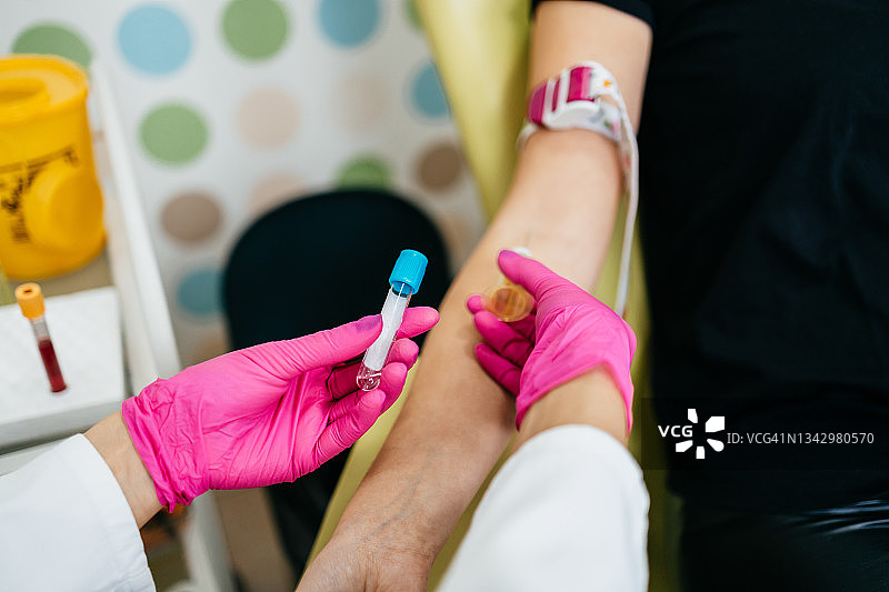 护士采集血样图片素材