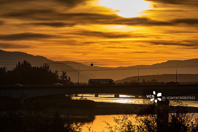 加拿大BC省坎卢普斯汤普森河日出图片素材