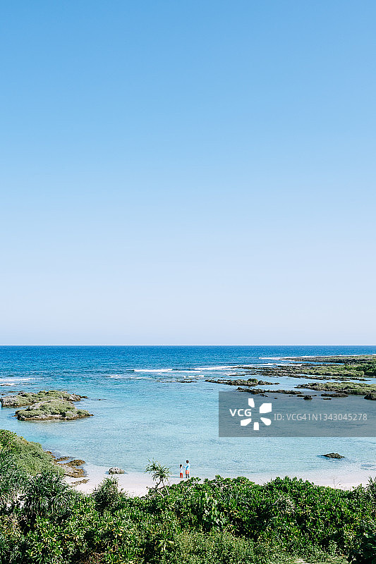 喜界岛白色沙滩鸟瞰，日本奄美群岛图片素材