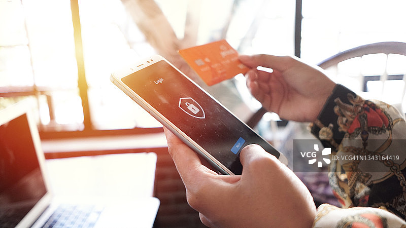 智能手机移动应用程序中的在线安全系统日志记录图片素材