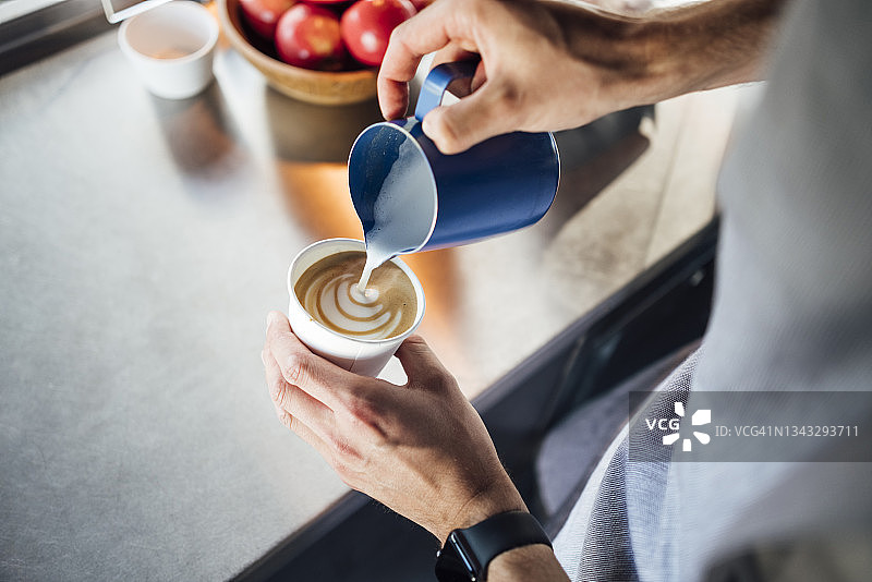 新鲜制作的卡布奇诺图片素材