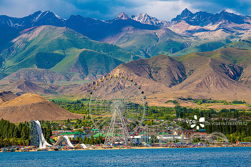 吉尔吉斯斯坦伊塞克湖州博斯特里海滩美景图片素材