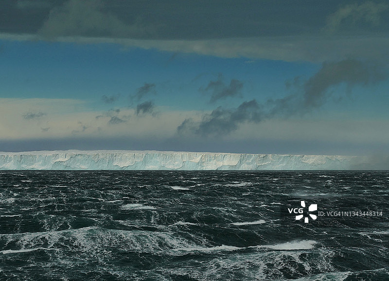 南极洲南大洋10级风暴中的瑟斯达尔冰架图片素材