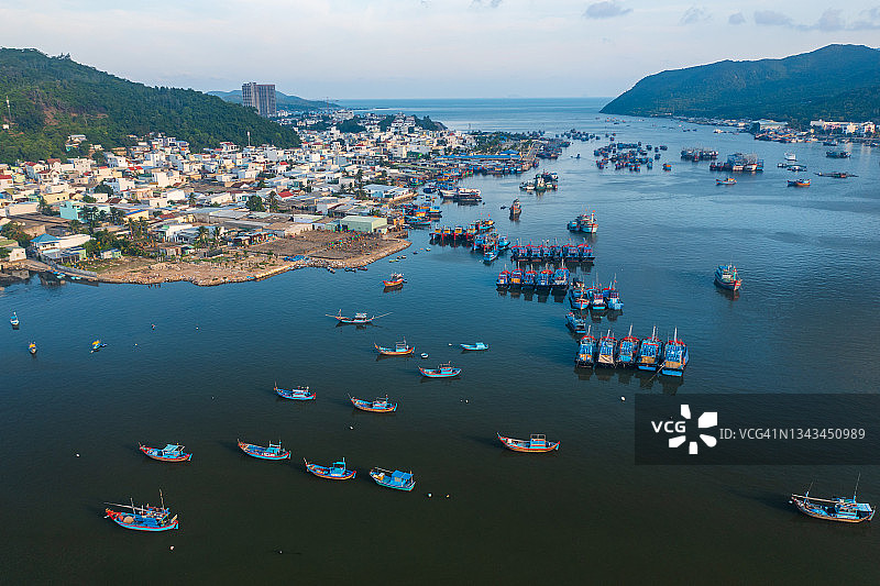 Cua Be河畔的渔船图片素材