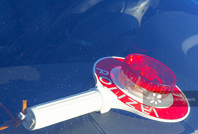 德国警察的民用车辆中的警察泥刀图片素材