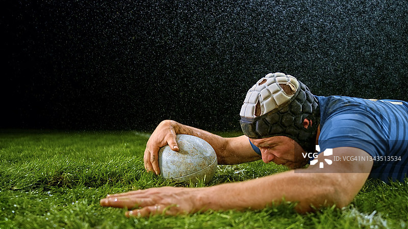 橄榄球运动员得分图片素材