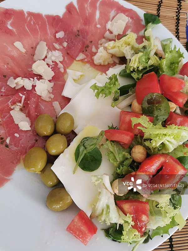 牛肉薄片配沙拉图片素材